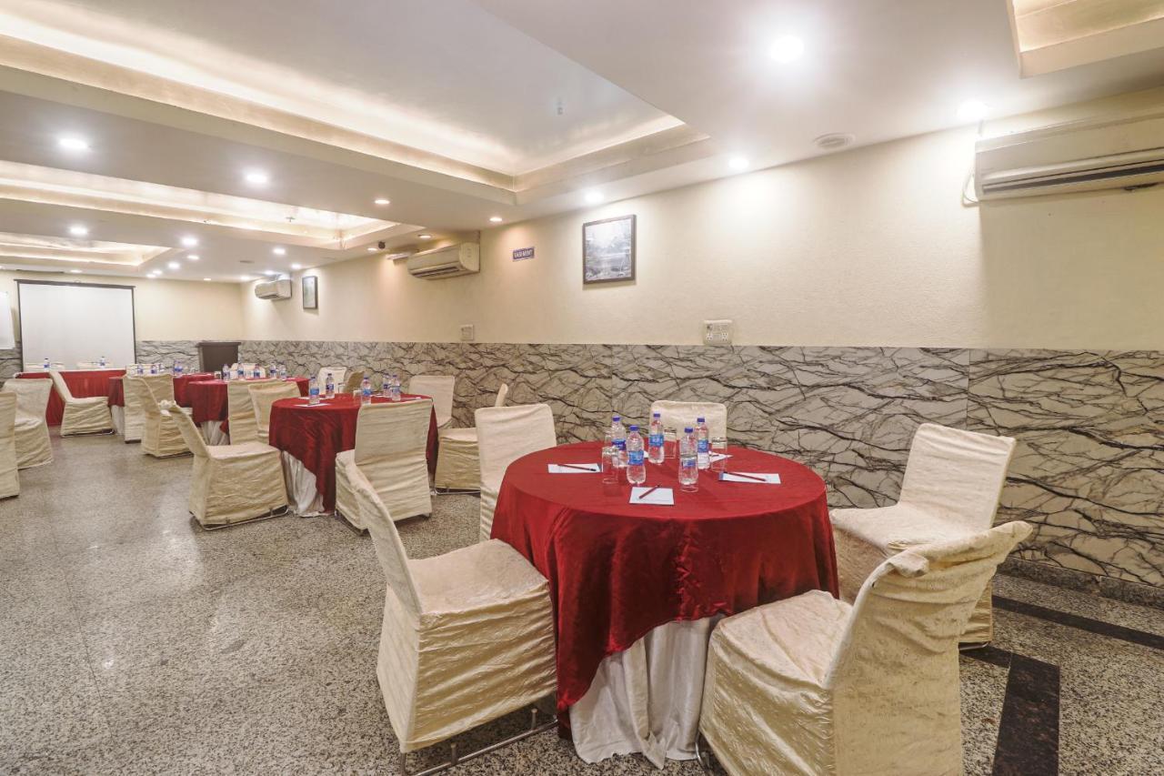 Hotel Sizzling Starr Neu-Delhi Exterior foto