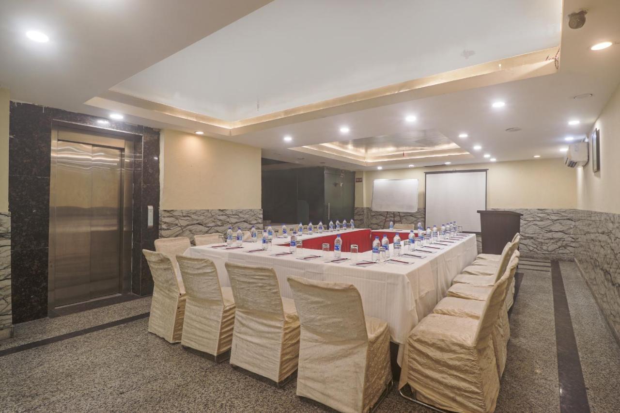 Hotel Sizzling Starr Neu-Delhi Exterior foto